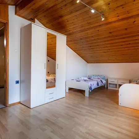 Stunning In With Wifi Apartma