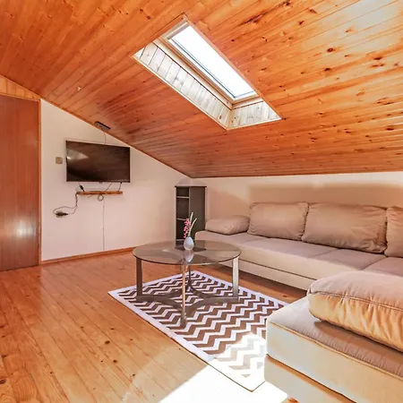 Beautiful Apartment In Divaca With Wifi * Divaca